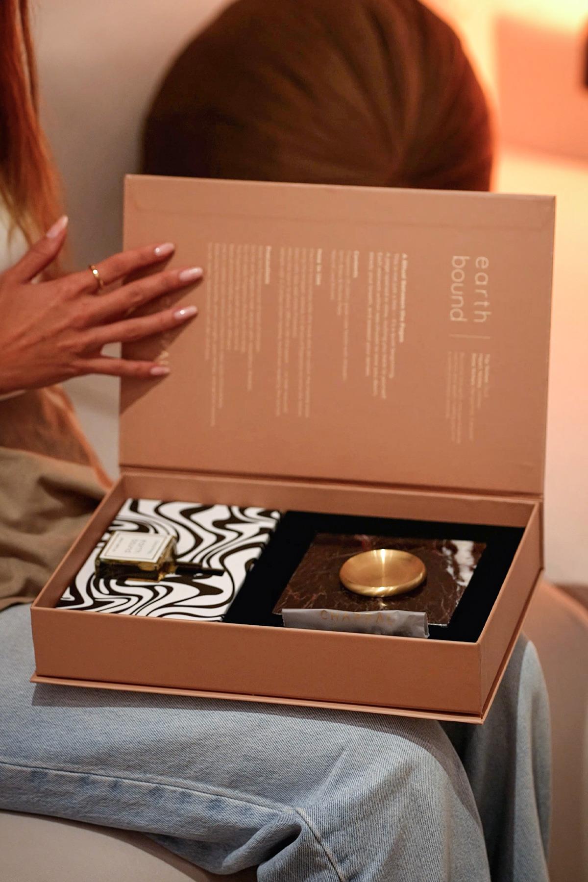 Scent Book Earth Bound lifestyle - Chappal