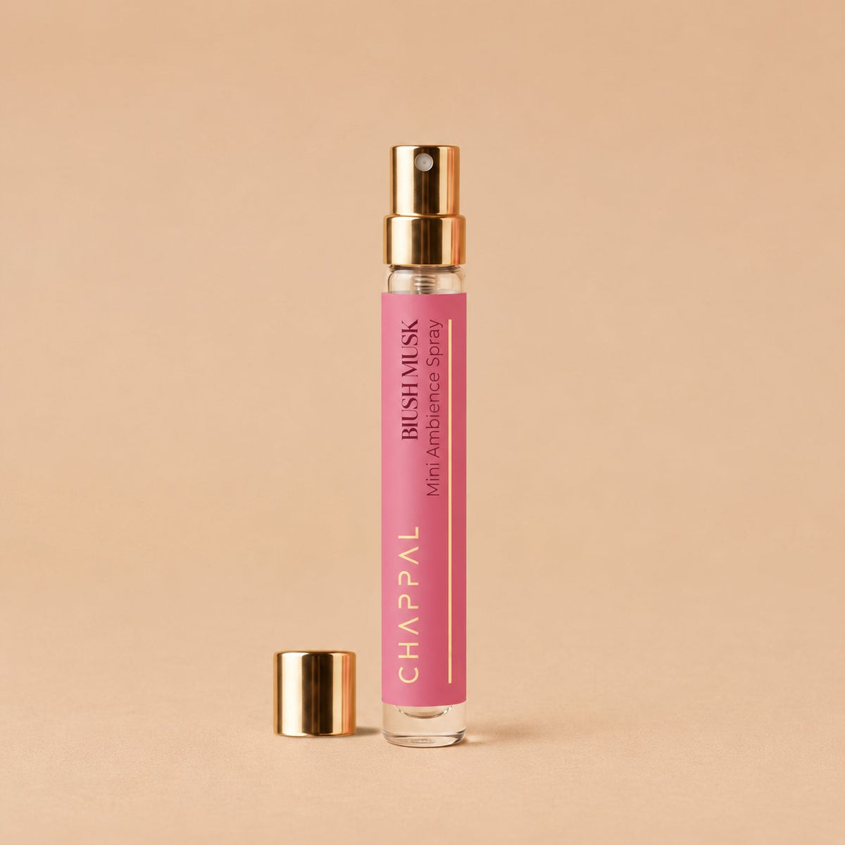 Blush Musk – Bergamot ve Misk Notalı Ambiance Sprey – 10 ml, altın kapaklı mini sprey; sıcak bej fon — CHAPPAL