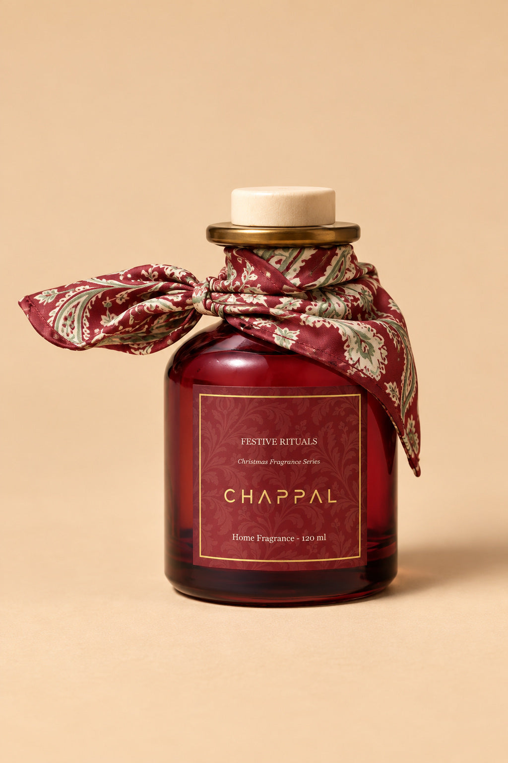 CHAPPAL Festive Rituals 120 ml oda kokusu, kırmızı cam ve desenli fular