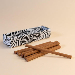 Euphoria Stick Tütsü yakın çekim - doğal bitkisel tütsü - Chappal